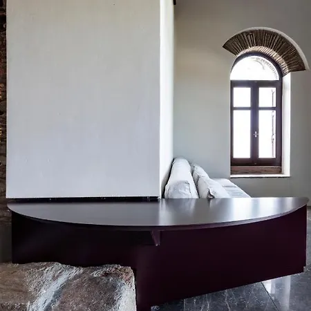 Touchstone House * Vrakhnos
