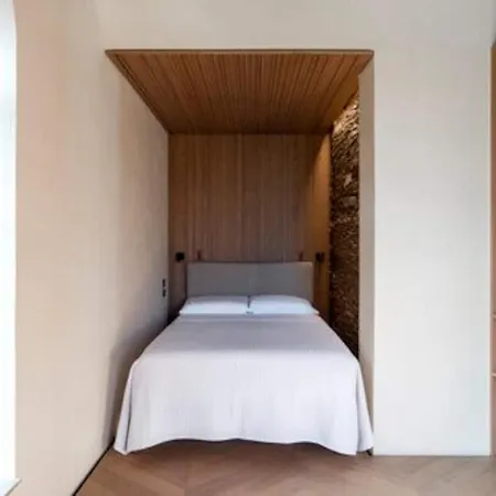 Touchstone House * Vrakhnos