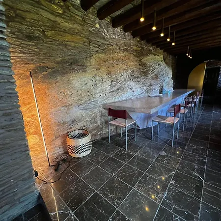 Touchstone House * Vrakhnos