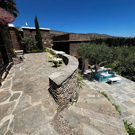 Vila Touchstone House