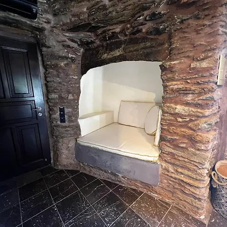 Touchstone House Vila